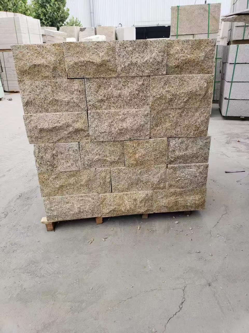 600×600黃銹石荔枝面地鋪石材廠家報價